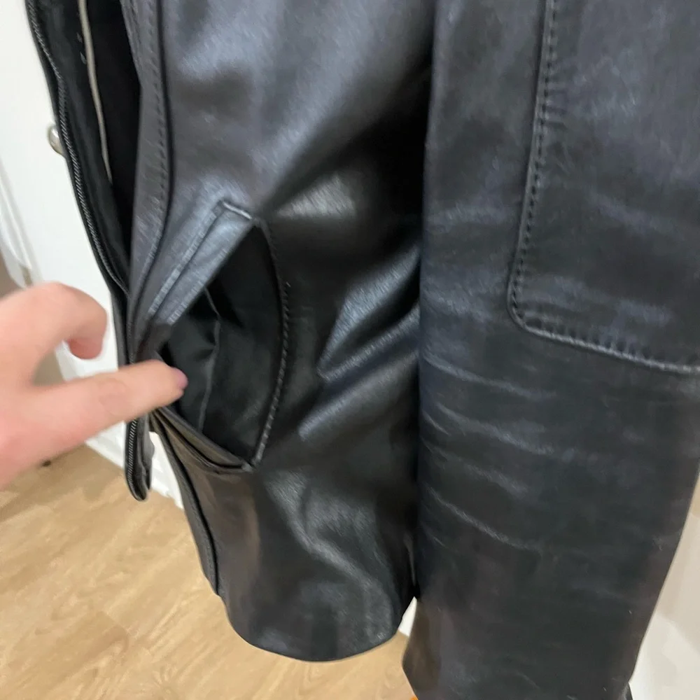 Women's Classic Black Leather Jacket - Picture 4 of 7